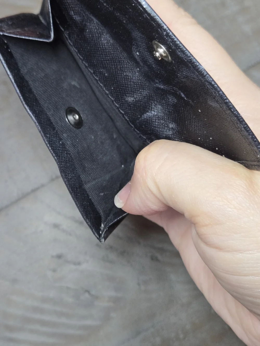 Prada Saffiano Trifold Wallet, Men's Or Women's - Picture 7 of 13